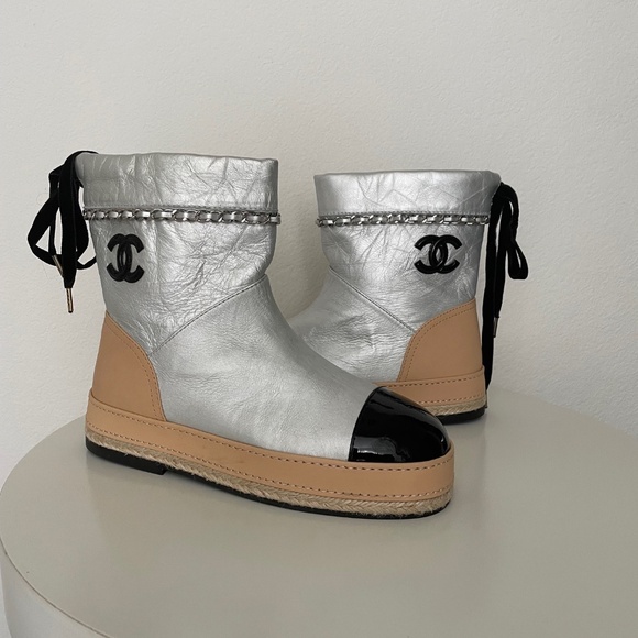 NWT CHANEL Metallic Silver Leather CC Cap Toe Ankle Slip-On Boots - Picture 2 of 9